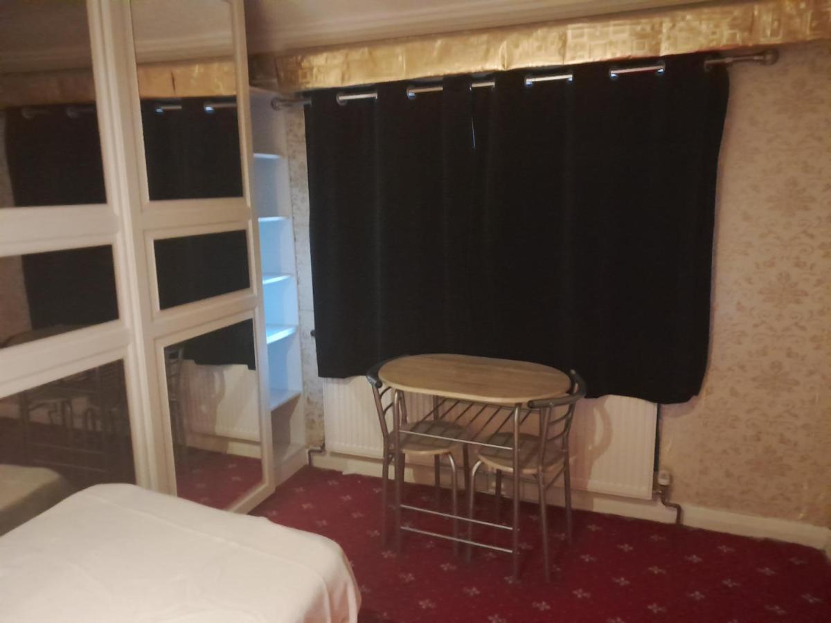 Lovely 1-Bed Studio In London Lägenhet Exteriör bild