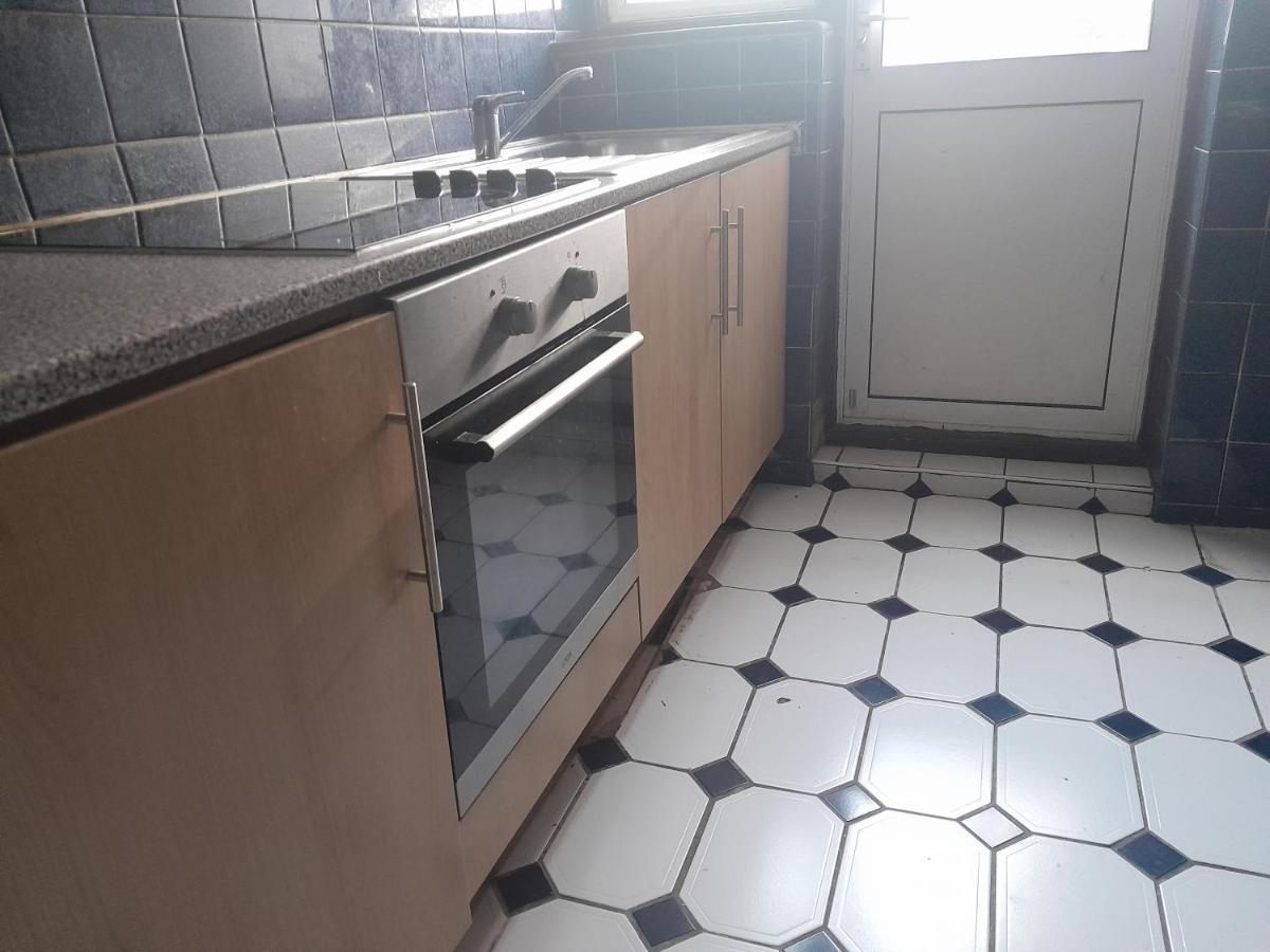 Lovely 1-Bed Studio In London Lägenhet Exteriör bild