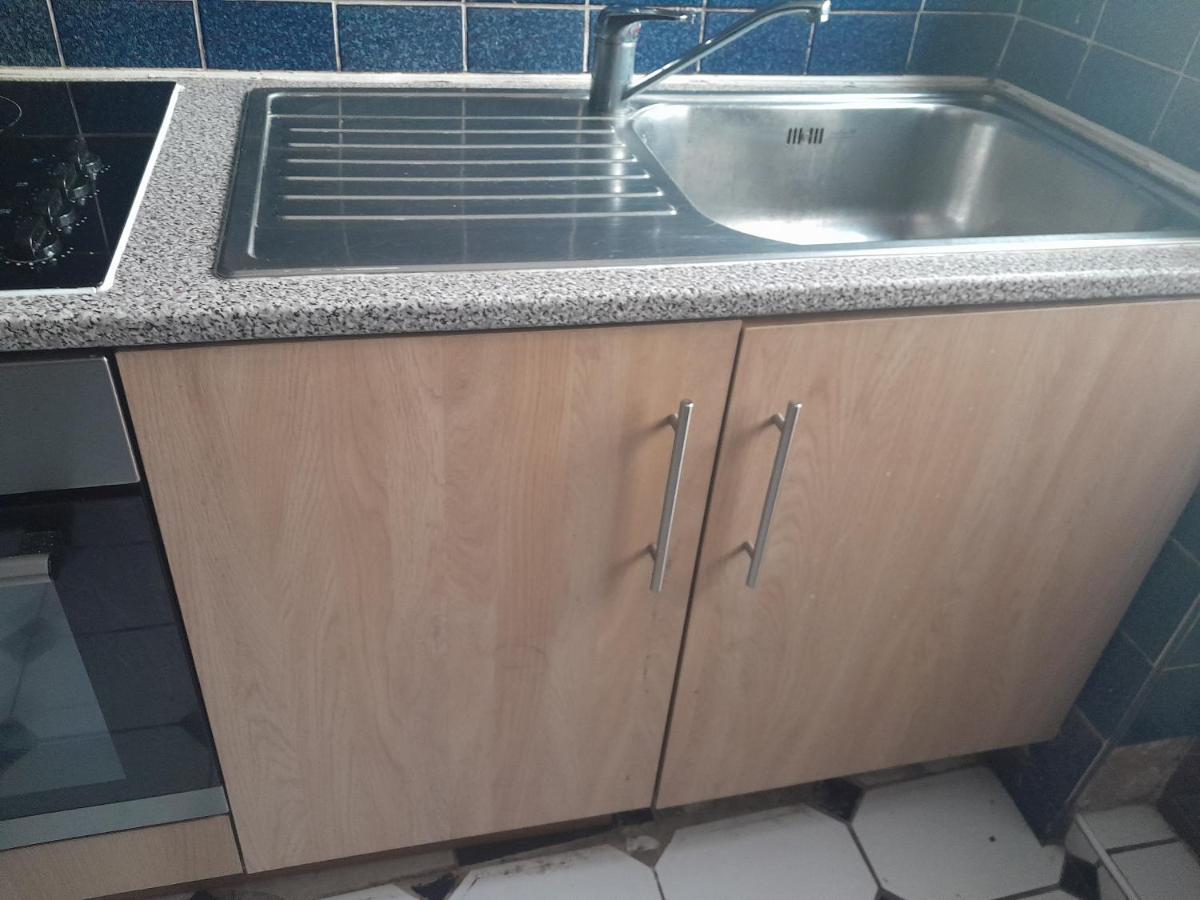 Lovely 1-Bed Studio In London Lägenhet Exteriör bild