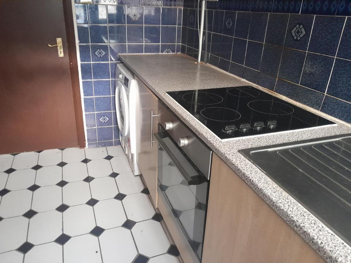 Lovely 1-Bed Studio In London Lägenhet Exteriör bild